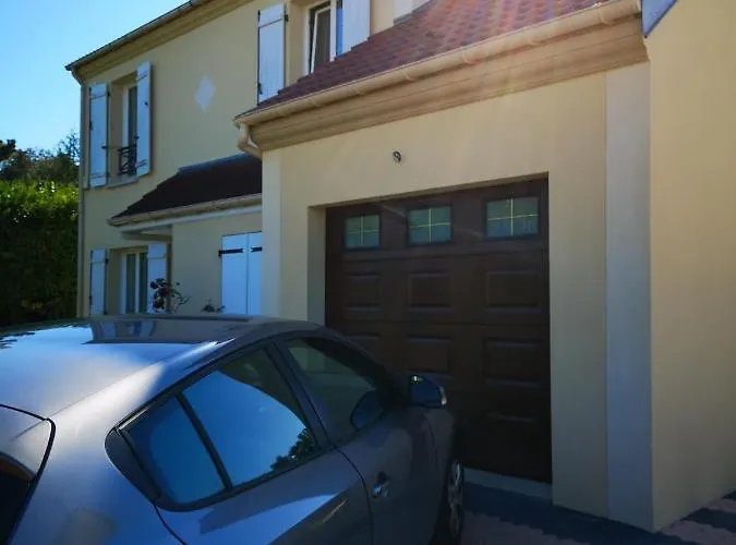 Au Levrier De Bed and Breakfast